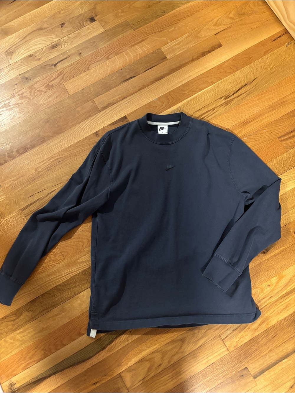 Nike Navy Crewneck Sweatshirt with Subtle Logo